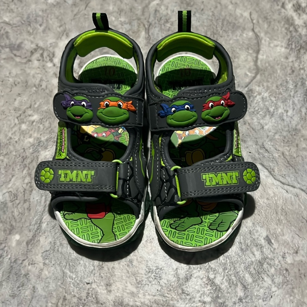 Ninja turtle light up sandals size toddler 10